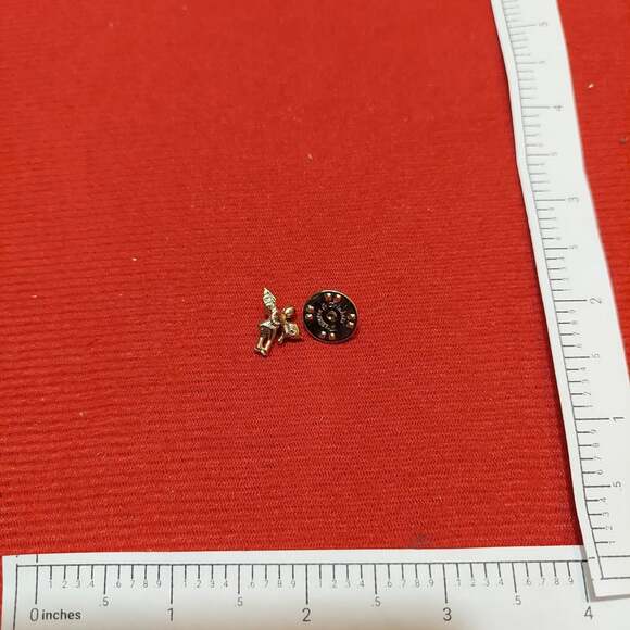 Treasures & Trinkets Gold Tone Angel Lapel Pin - Picture 4 of 4